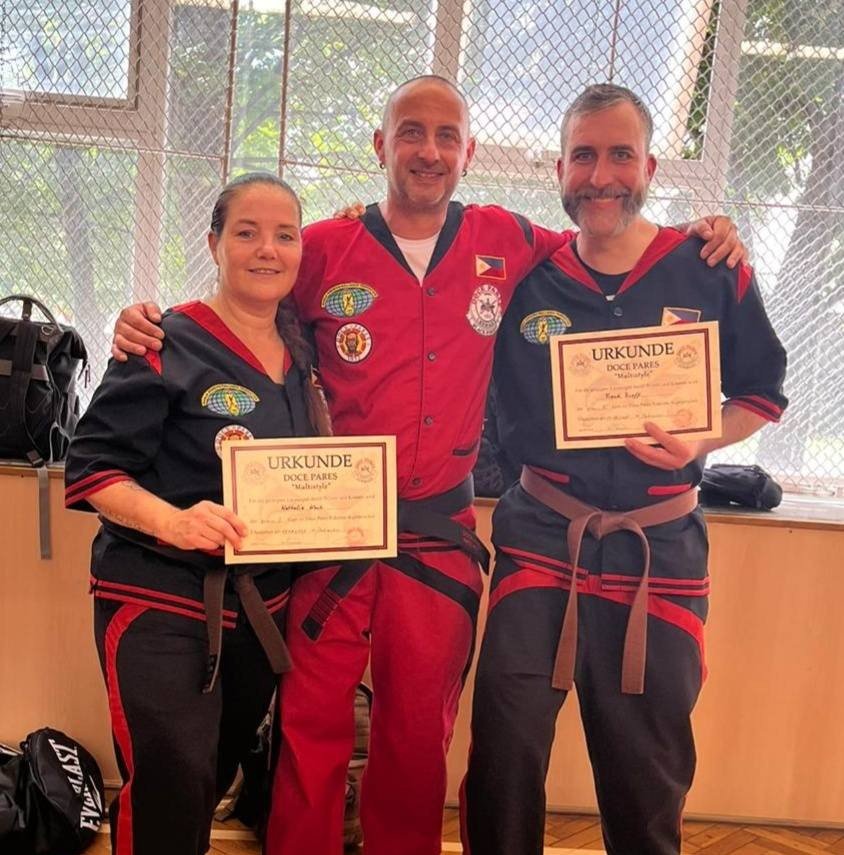 Doce Pares Prüfung - Graduierung